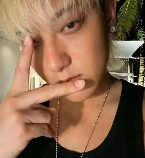 黄子韬最新自拍