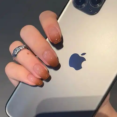 秋冬渐变显白美甲