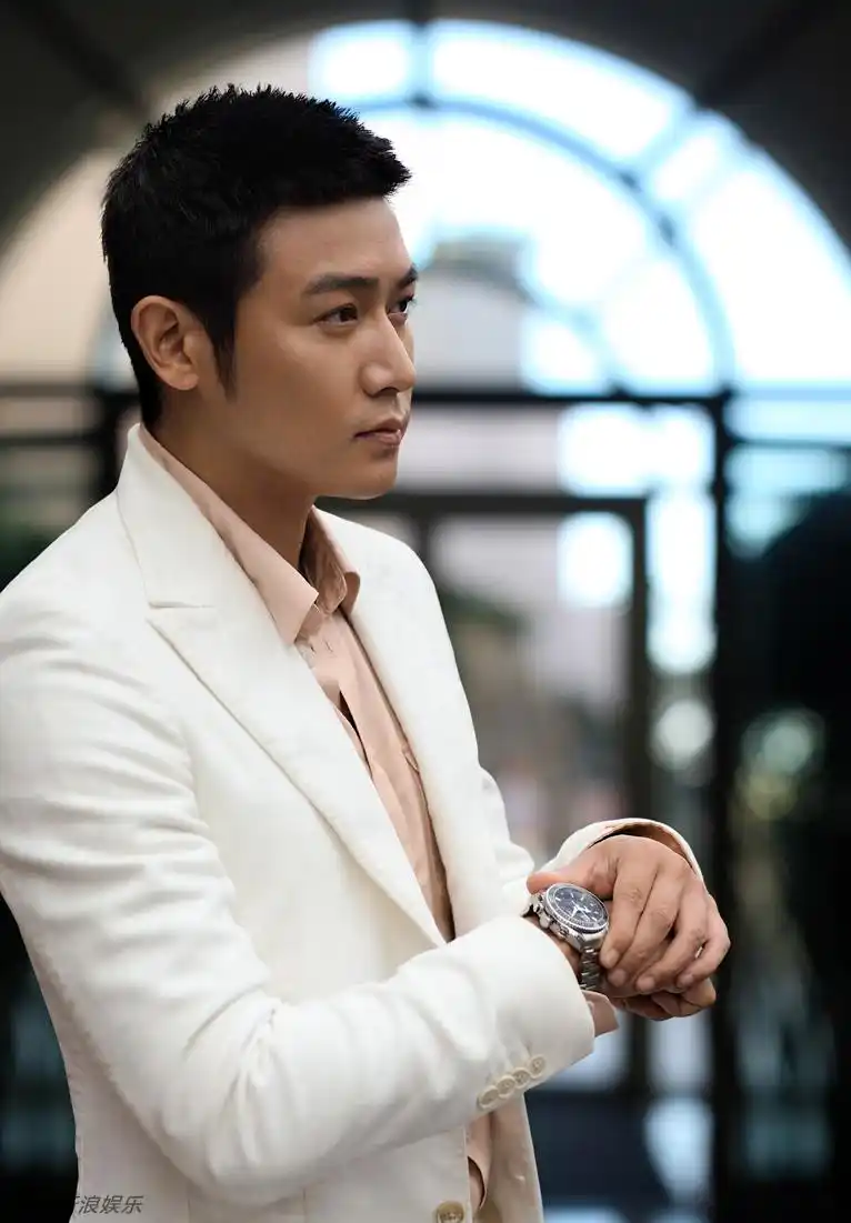 陆毅熟男写真曝光 散发优雅沉稳的魅力 (图)