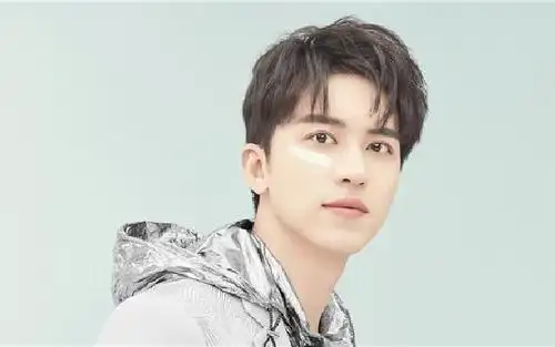 许魏洲眼睛肌无力割双眼皮前照