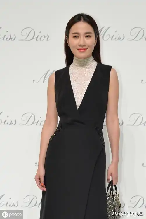 叶璇亮相某活动 天生丽质 网友:风采魅力光彩照人!