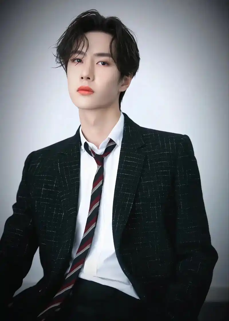 西装杀 #王一博 超帅颜值担当 - 抖音