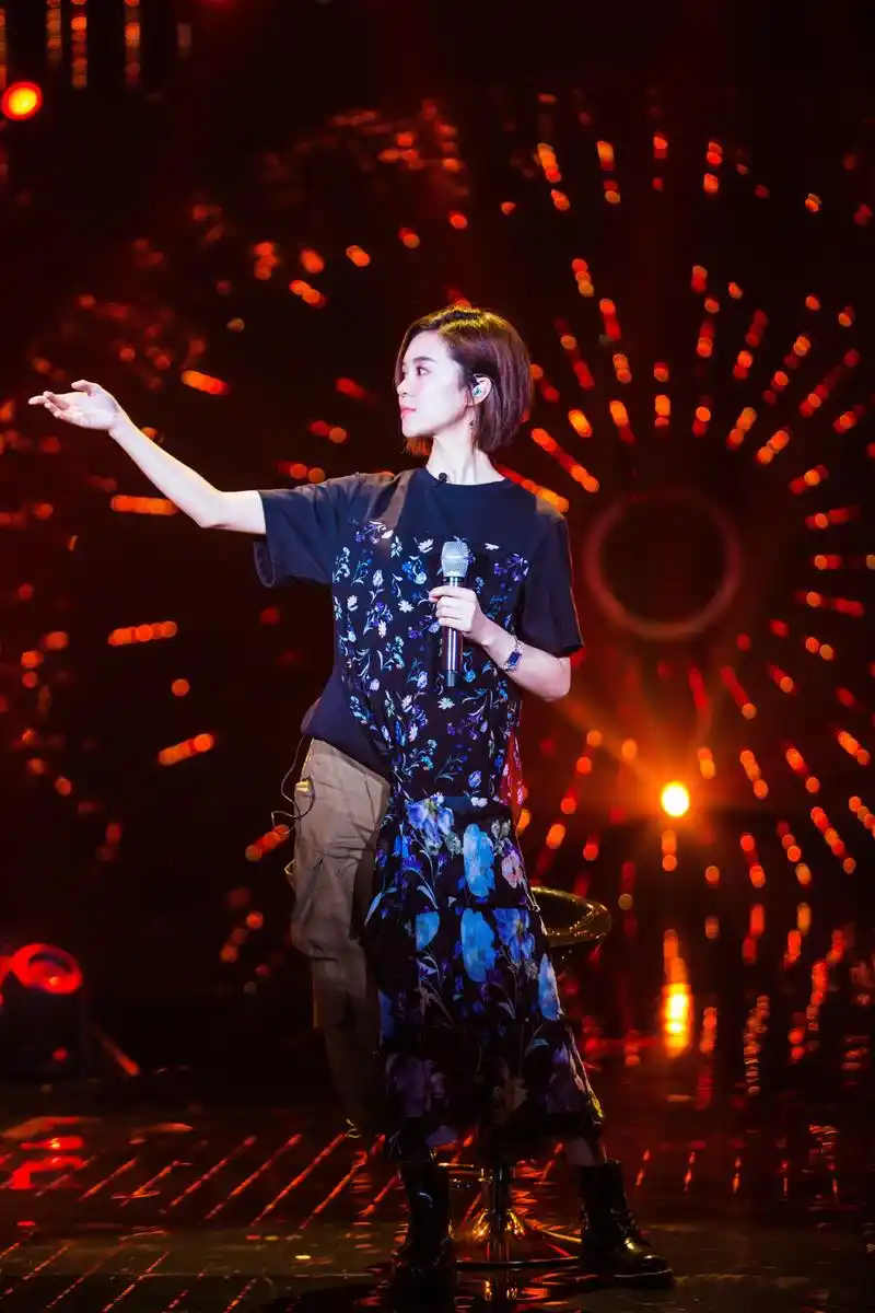 #歌手2018#今日郁可唯一组全新彩排图曝光,据悉,本周郁可唯将在《歌手