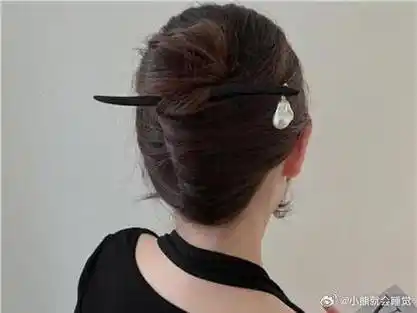 有手就会的发簪盘发,随手一扎气质又优雅#发型# #发型教程# #微博变