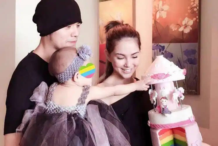 周杰伦炫富炫酷豪车副驾坐前世情人网友直言凡尔赛