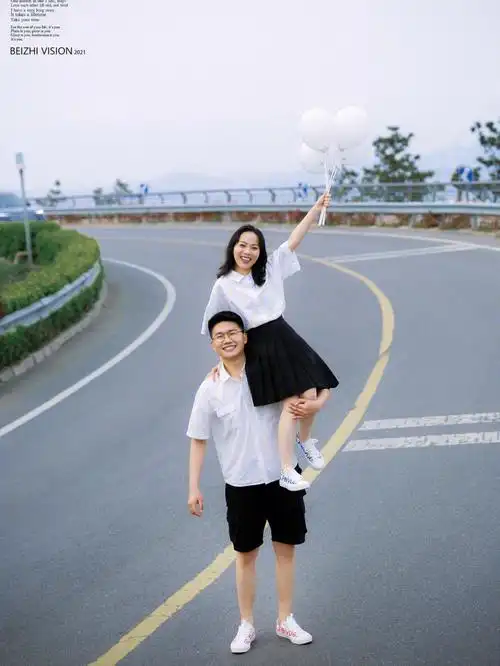 180和145最萌身高差的爱情踮起脚尖的爱