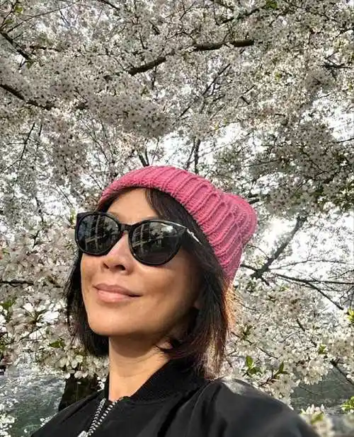 刘嘉玲晒素颜照引网友点赞自信超同龄明星不惧暴露年龄