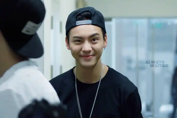 陈伟霆特写清晰壁纸_帅气的陈伟霆