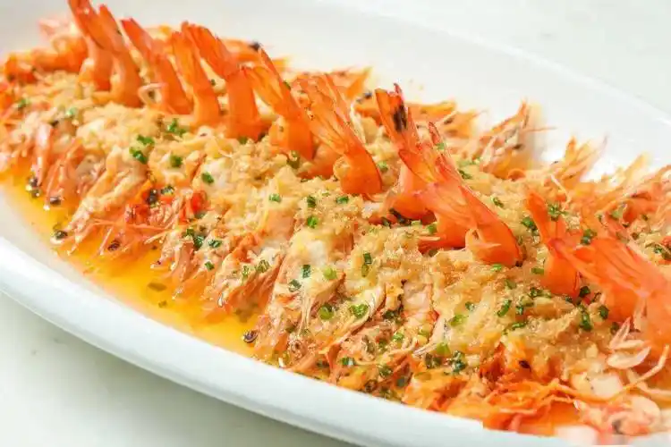 精美六冷碟,浓郁花胶老鸡汤,招牌水库甲鱼焖鸡,蒜蓉粉丝开背虾,广式