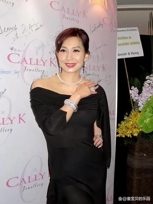 邝美云:三拒豪门而不嫁,一心专注搞钱,凭努力终成亿万女富豪