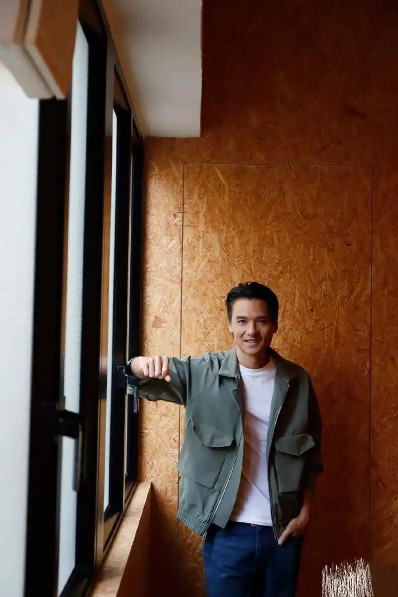 舒淇的老公冯德伦周末晒个人写真被指为这部电影打广告