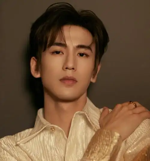 出道就是男一号,连播三部剧的"资源咖",反而越来越糊了?