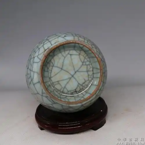 宋代官窑开片双耳瓶