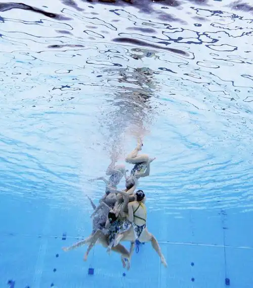 8月6日,澳大利亚队在东京奥运会花样游泳集体技术自选比赛中.