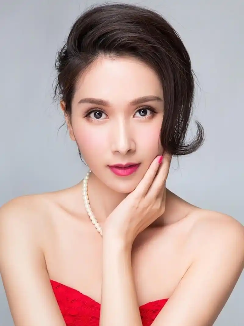 杨恭如是90年代的港星,也是观众心中的美女,她有江南美女的气质,五官