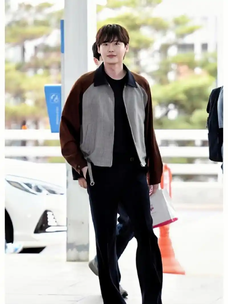 男神李钟硕恋爱后发福了!脸部看上去有点点肥!