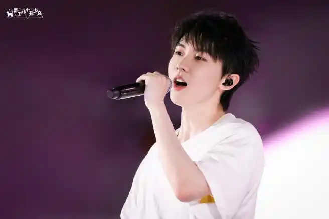 p3有一个嘟嘴帅哥97下次见@时代少年团队长-马嘉祺230502海口理想之