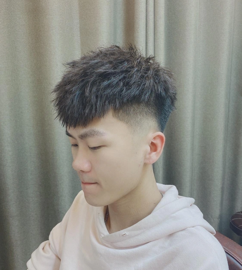 当下"最火男士发型"19款,蓬松时尚显精神,帅气的男生都在剪_头发