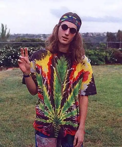 到了1970年,由于嬉皮士文化的盛行,越来越多的年轻人开始反传统反主流