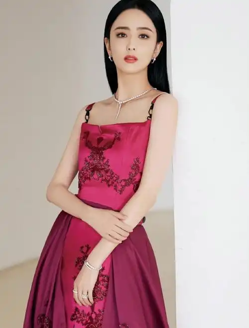 佟丽娅佩戴bvlgari宝格丽珠宝出席第36届大众电影#百花奖闭幕红毯