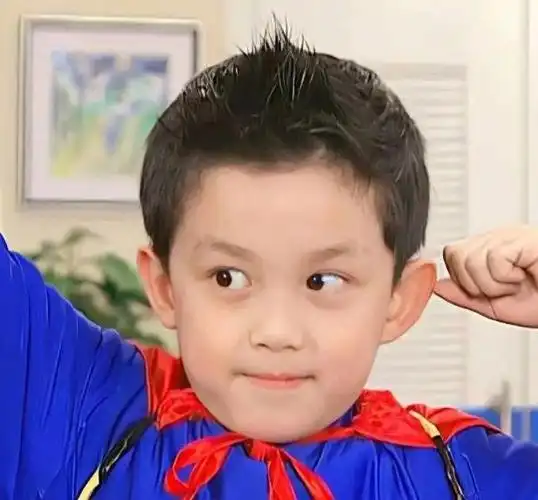 在苏州偶遇吴磊,一个人逛街,好低调,戴着口罩也难掩帅气|童星|鸭舌帽