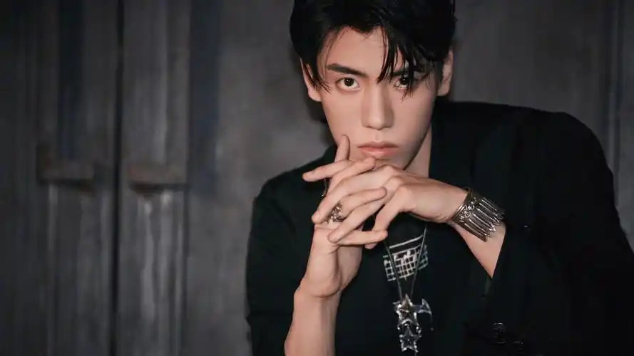 王子异帅气眼神杀750x1334分辨率查看