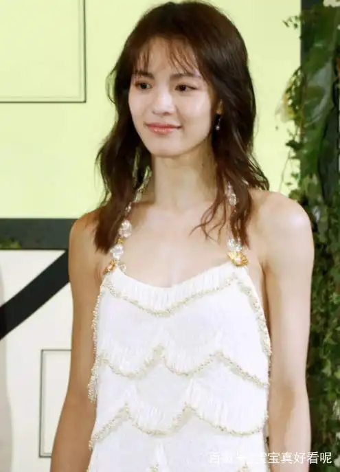 钟楚曦早期出席活动,这小身材也是没谁了,真是怎么看都看不够啊