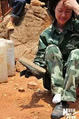 组图:抗旱大军中最美丽的女兵身影