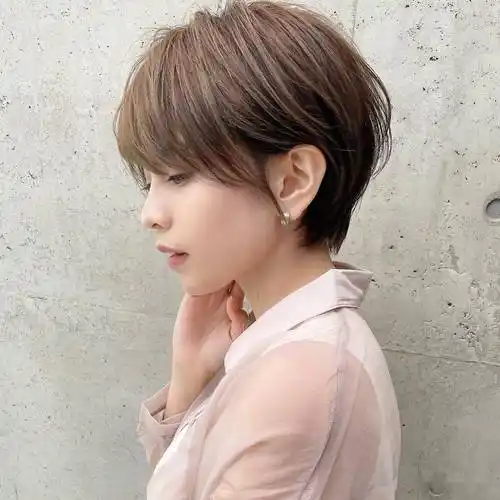 今年流行"四好"层次短发,立体蓬松很精致,适合大多数女性