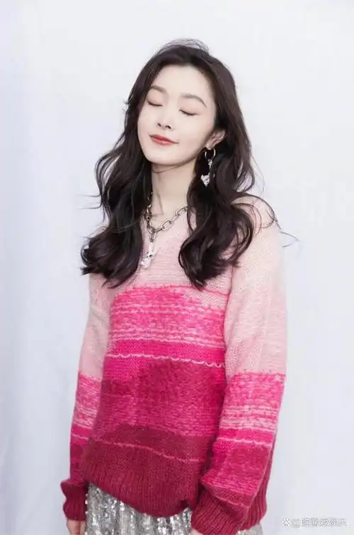 宋轶也在采访中透露,自己本次参演的作品,能让人从繁忙的都市生活中