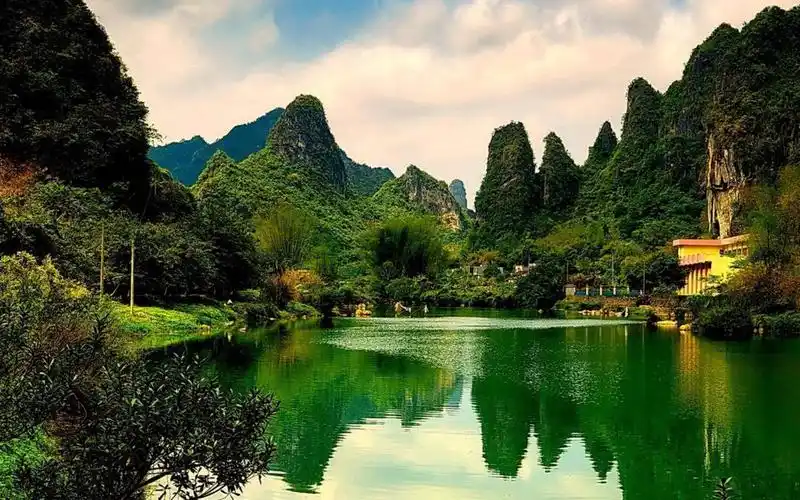 眼睛是不是有一点舒服的感觉.喜欢就把它设置成你的壁纸吧.