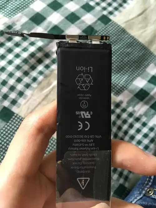 苹果手机电池哪个是正极哪个是负极