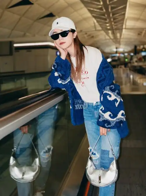 蔡卓妍 今日机场穿搭    阿sa前往纽约参加@ralphlauren拉夫劳伦2024