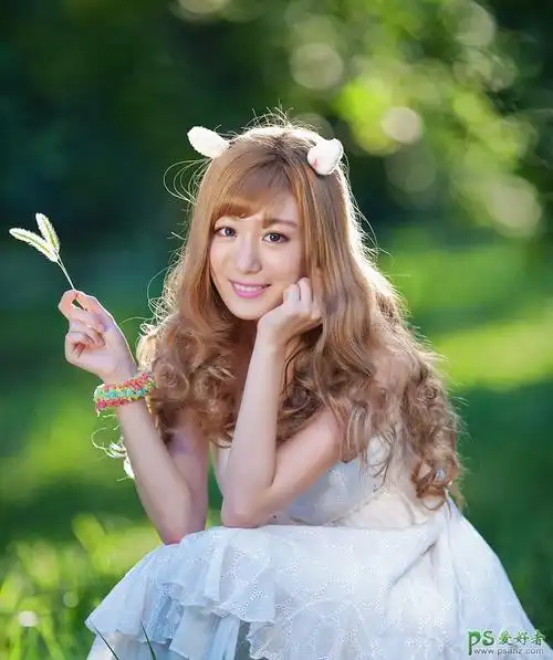 ps利用多个通道快速抠出外景拍摄的高清长发美女抠图教程