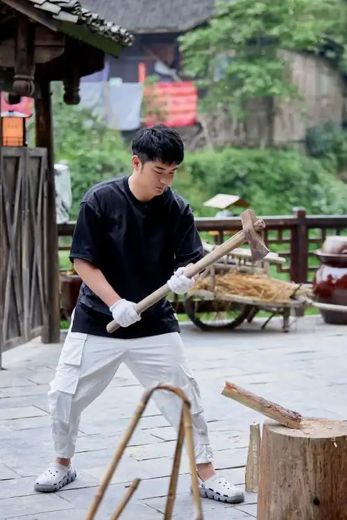 陈赫向往的生活综艺感爆棚自认张子枫舅舅还坑鹿晗捞鱼