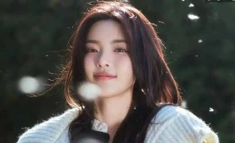 杨超越暖冬随拍甜美治愈 初恋妆尽显清纯元气