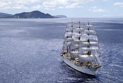 已有5000多年的历史 按船桅数可分为单桅帆船,双桅帆船和多