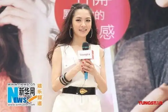 杨千霈俏丽代言内衣 短裙走秀秀傲人曲线(多图)