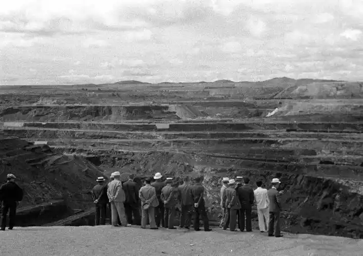 回顾:55米厚的煤层开采了118年,中国的露天煤矿,现在