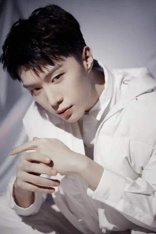 范丞丞tommyhilfiger品牌代言人#丨#范丞丞华莱士丞意满满#    霸