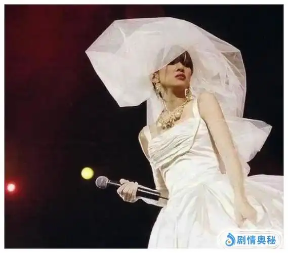 梅艳芳穿尿不湿完成最后演出,用另一种方式完成与张国荣的约定!