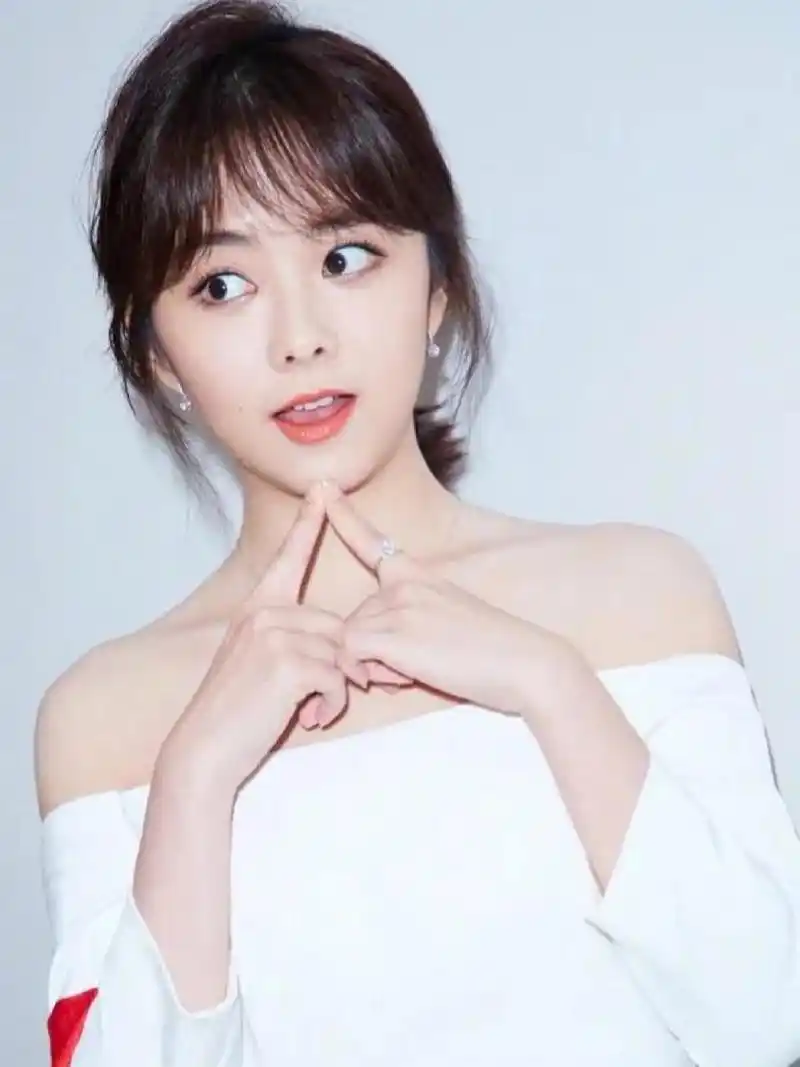 谭松韵是被童年治愈的人 谭松韵是一个阳光般温暖,治愈人心的人,她的