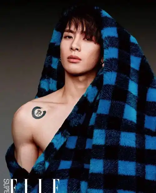 王嘉尔最新杂志大片太帅了!