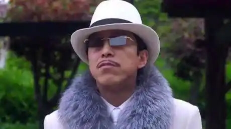 锋刃:黄渤一身大衣,一出场霸气十足,气质这块绝了-影视综视频-搜狐