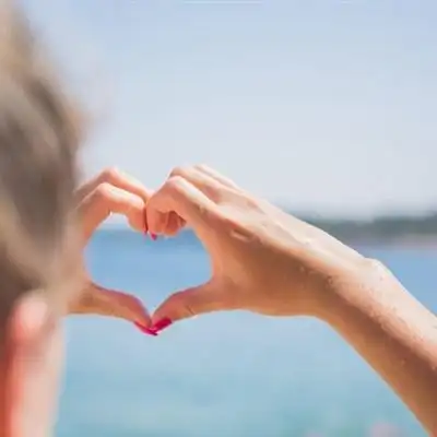 爱心手势头像别致的爱心手势头像图片