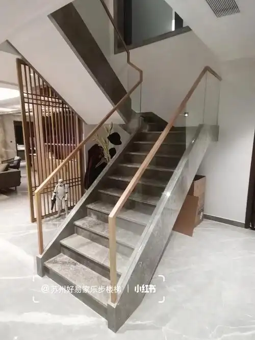 实木扶手玻璃护栏