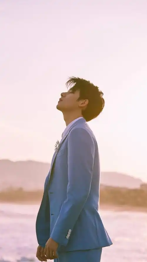 演员胡先煦,童星出道,演技出众,请看帅气少年的写真照