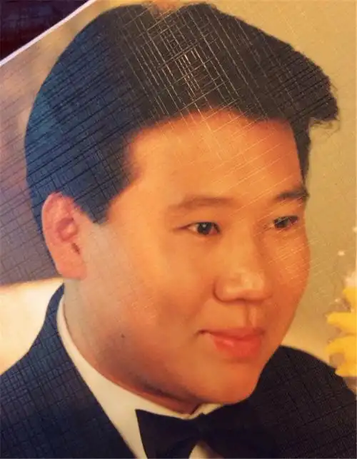 相声界的佼佼者郭德纲,年轻的时候也是一表人才,小鲜肉一枚