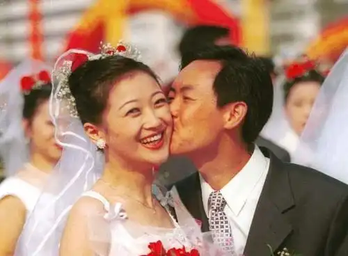 爱情,因冲动而结缘,因责任而延续,以幸福为结尾