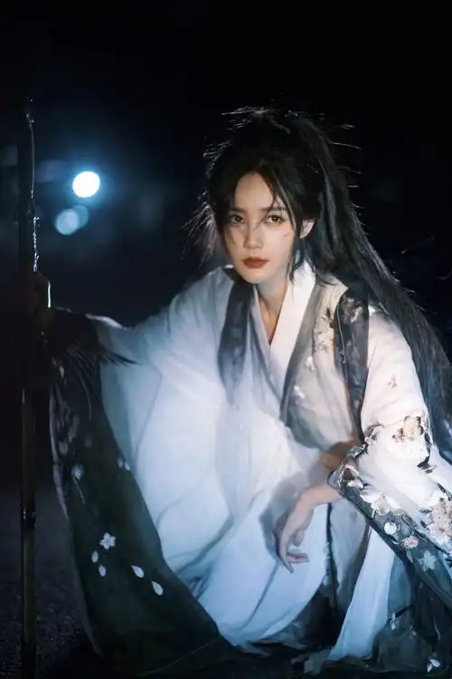 李一桐超话一人一剑,明日天涯.@李一桐q#李一桐侠女执剑